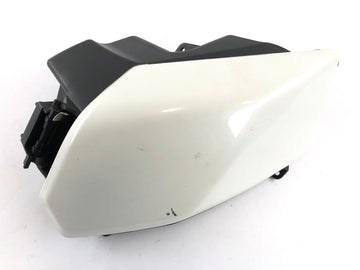 Moto Guzzi Stelvio 1200 8V [2011] - Cladding Staufach nella parte anteriore destra con lembo