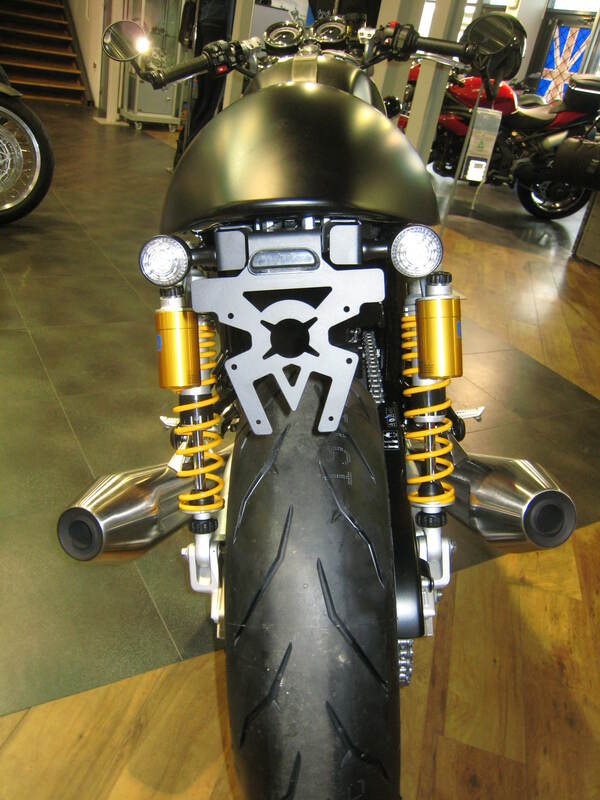 Triumph Thruxton 1200 [ACCESS DESIGN] - support de plaque d'immatriculation passage de roue noir Triumph Thruxton 1200