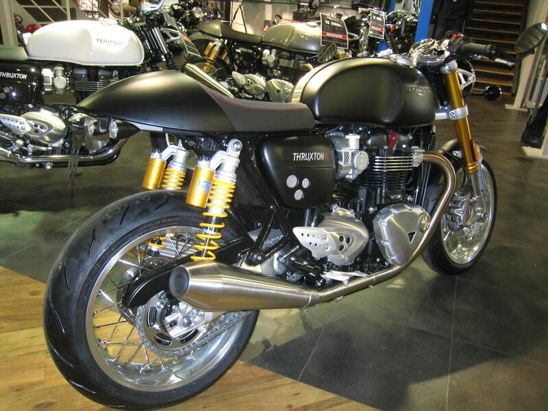 Triumph Thruxton 1200 [ACCESS DESIGN] - support de plaque d'immatriculation passage de roue noir Triumph Thruxton 1200