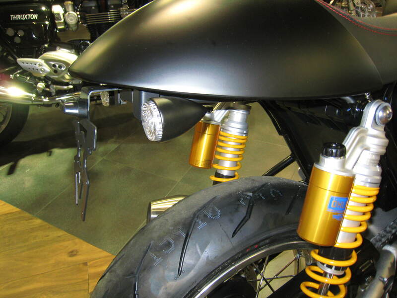 Triumph Thruxton 1200 [ACCESS DESIGN] - support de plaque d'immatriculation passage de roue noir Triumph Thruxton 1200