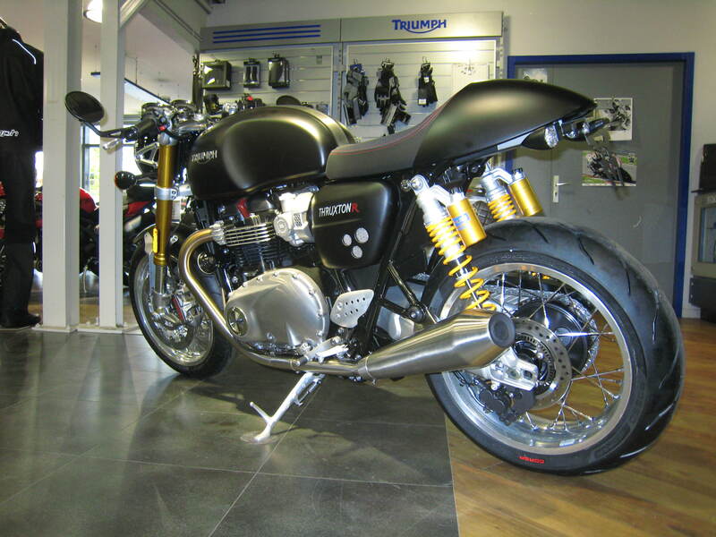 Triumph Thruxton 1200 [ACCESS DESIGN] - support de plaque d'immatriculation passage de roue noir Triumph Thruxton 1200
