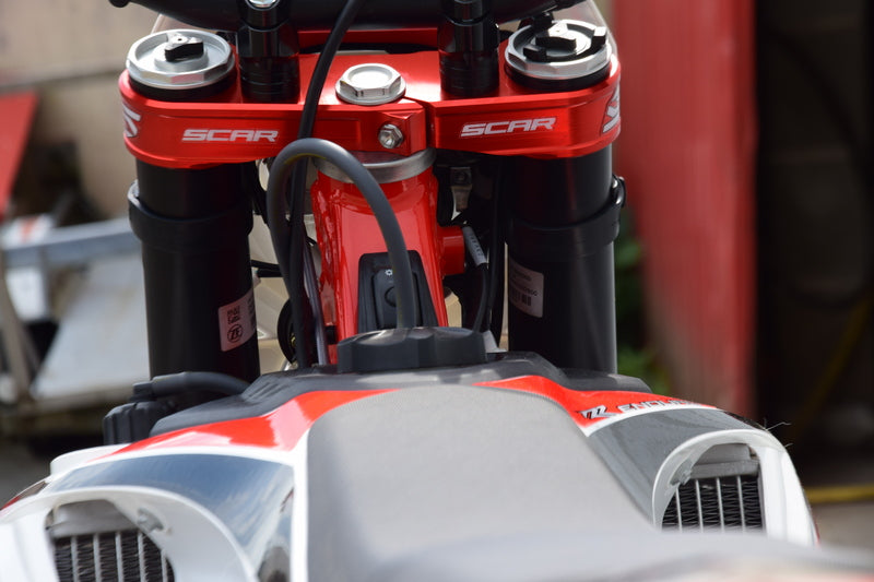 Beta RR 125 [SCAR] - Té de serrage OE déporté rouge Beta RR