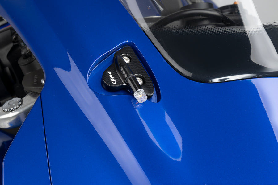 YAMAHA YZF-R1M [2025] – Coques de rétroviseurs avec jeu d'indicateurs de languettes – Noir