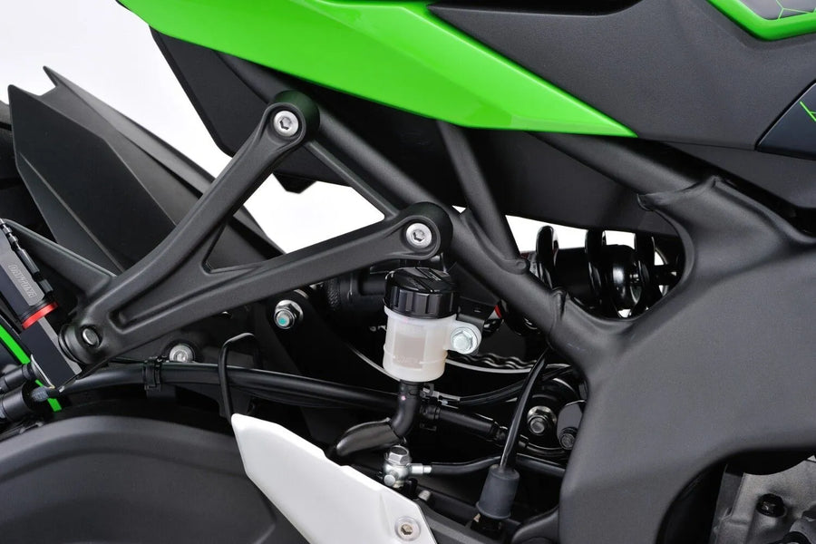 Kawasaki Z 900 [Daytona]-rear main cylinder cover
