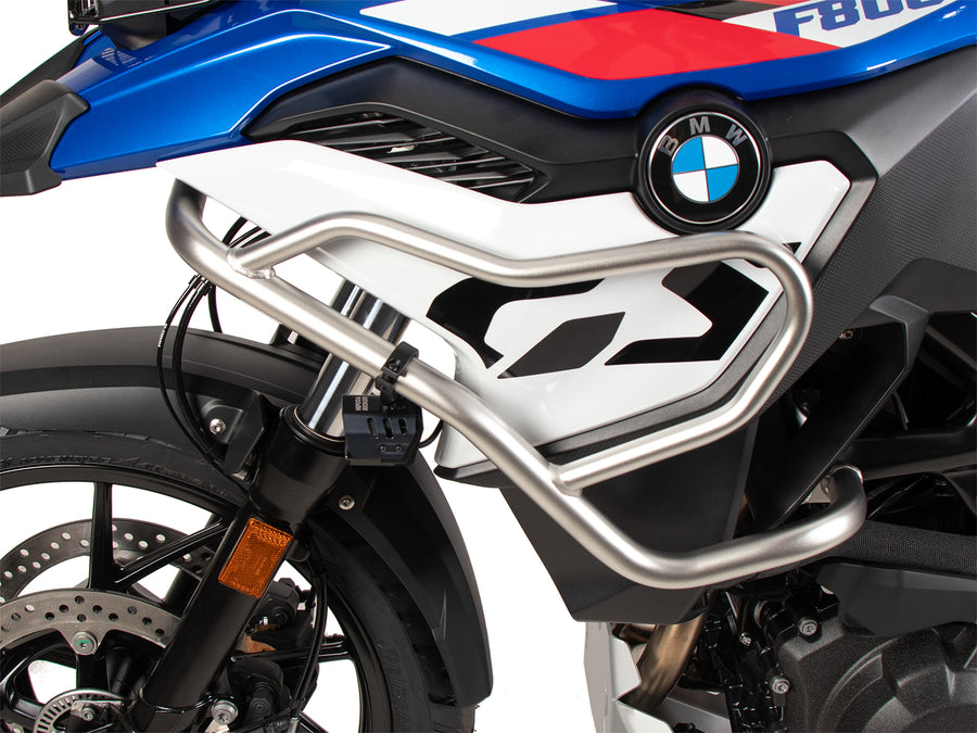 BMW F 800 GS [2024-2025] - Vue de l'assemblage de la barre de protection du réservoir