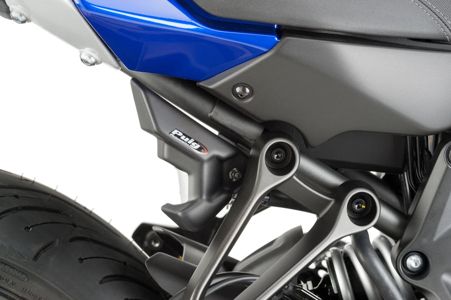 YAMAHA TRACER 7 GT [2025] – Abdeckung des Hinteren Bremsbehälters – Carbon look