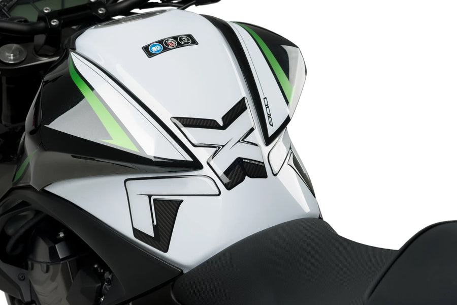 KAWASAKI Z 800 E [2016] – Protection de réservoir spécifique – Look carbone