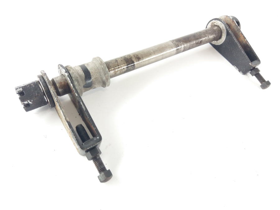 Suzuki GT 750 [1973] - Rear axle quick release axle