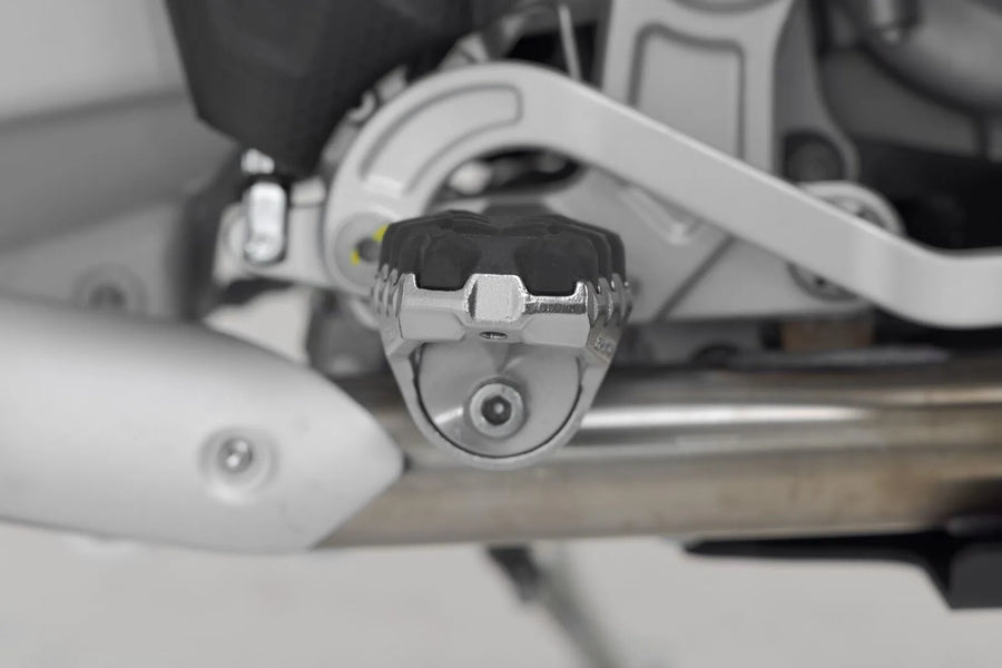 Aprilia Touareg 660 [SW-MOTECH] – Repose-pieds Evolution