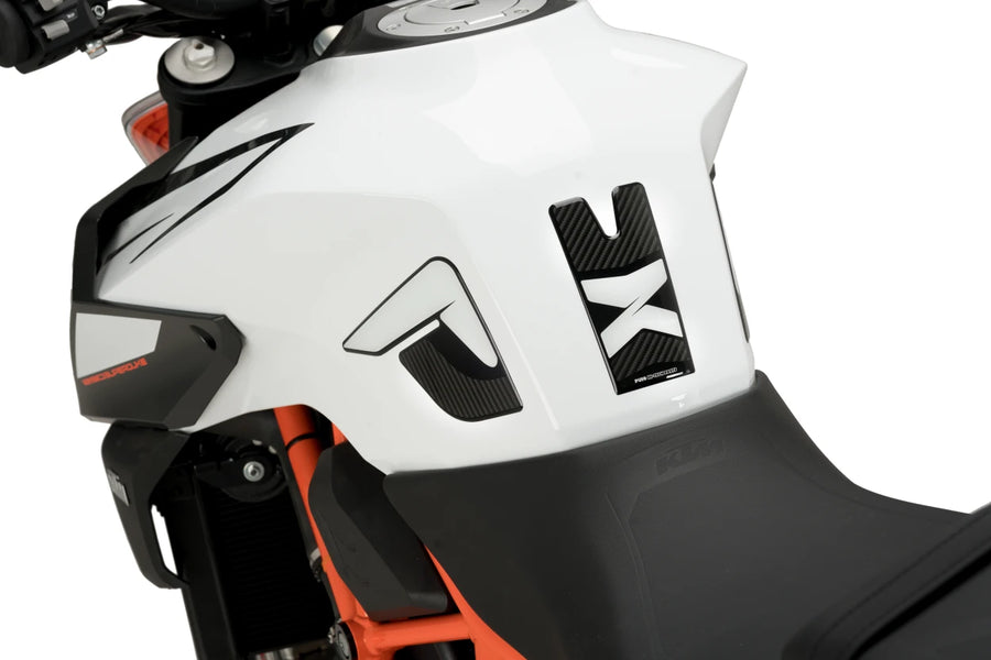 KTM 1290 SUPERDUKE R EVO [2023] – Protection de réservoir spécifique – look carbone