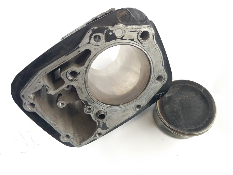 Suzuki Intruder 1500 VL [2000] - Cylinder with piston