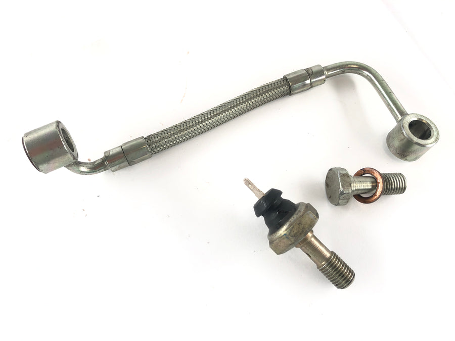 Triumph Sprint 955i RS T695 [2001] - Conduite d'huile avec capteur