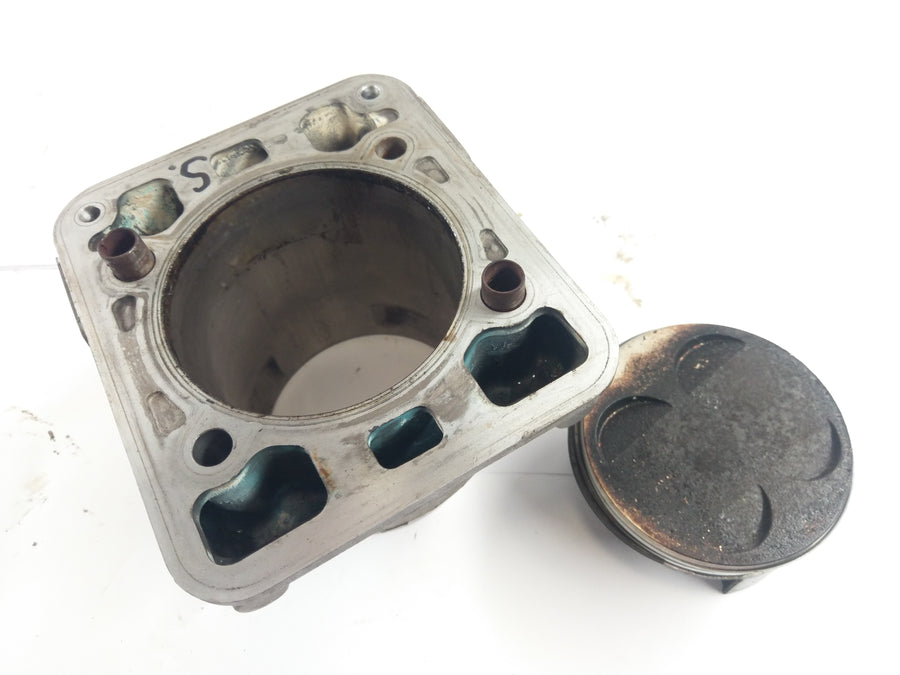 Ducati Monster S4 916 - Cylindre avec piston cylindre vertical