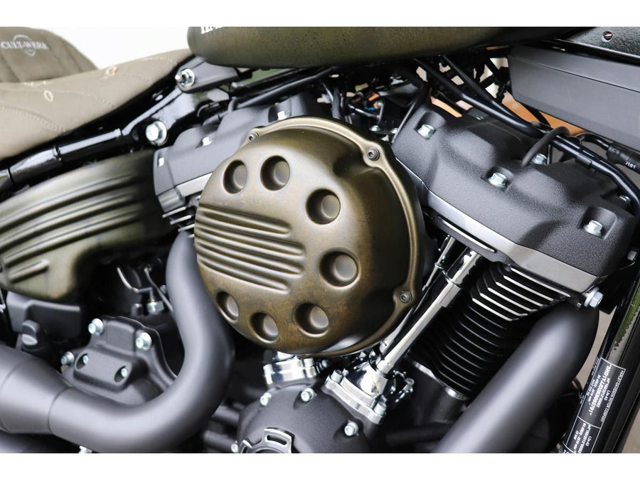 Harley Davidson Softail Hinweis [2018-2024] – Geschlitzter Luftfilterdeckel