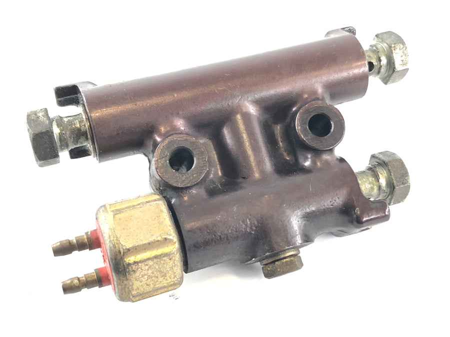 Honda GL 1000 Goldwing GL1 [1977] - brake line distributor