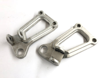 Ducati 888 Strada [1993] - Support repose-pied passager gauche et droit