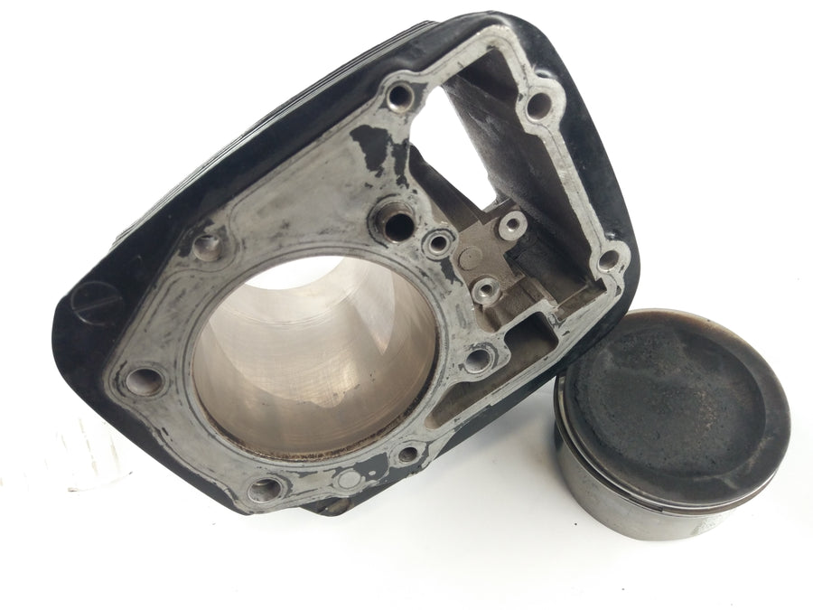 Suzuki Intruder 1500 VL [2000] - Cylinder with piston