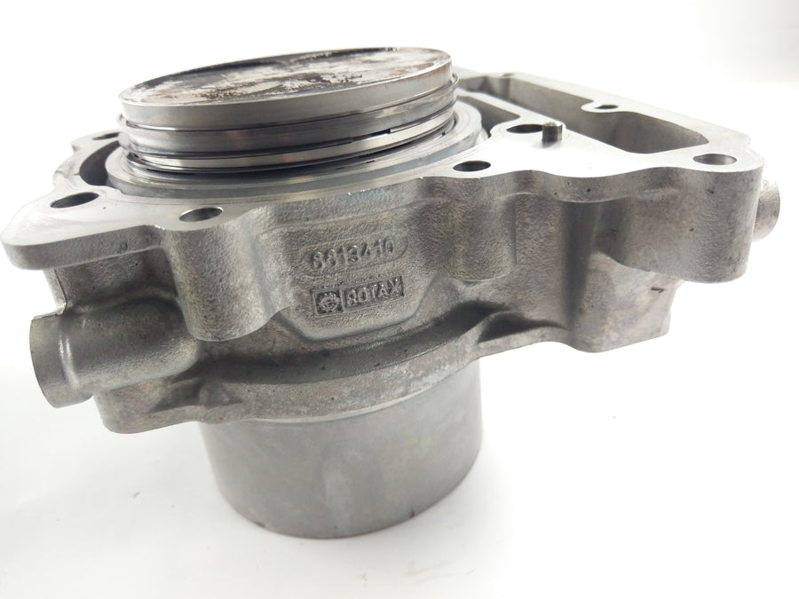 Aprilia RST 1000 Futura [2004] - cylinder with pistons