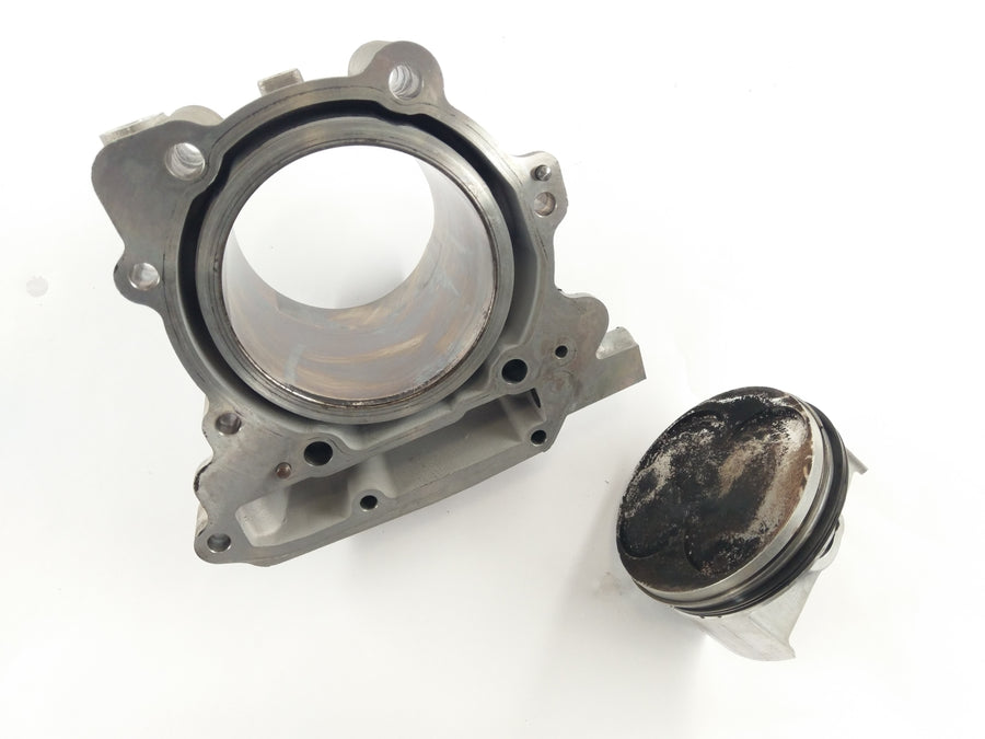 Aprilia RST 1000 Futura [2004] - cylinder with pistons