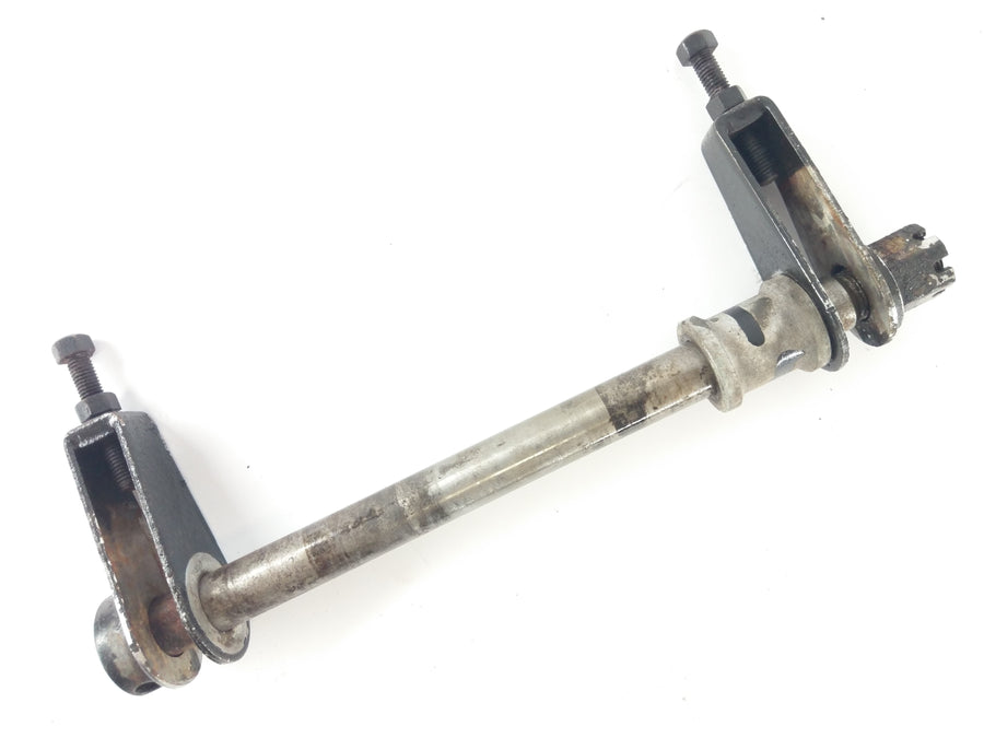 Suzuki GT 750 [1973] - Rear axle quick release axle