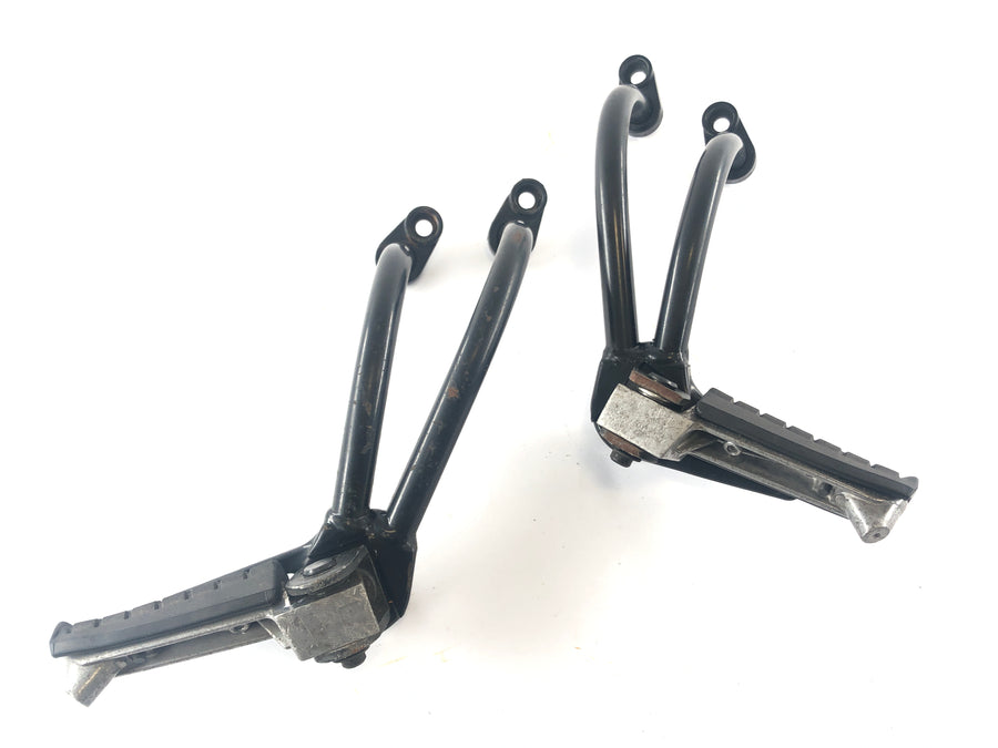 Triumph Tiger 900 T400 [1998] - Passenger footrests left and right with holder