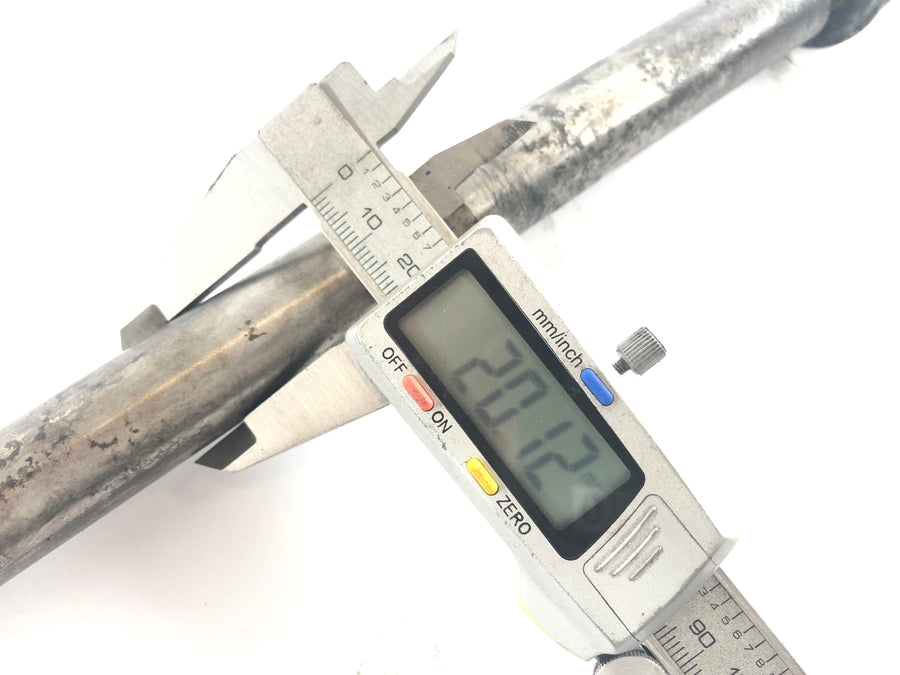 Triumph Tiger 955i 709en [2001] - bulloni oscillanti oscillazioni al telaio