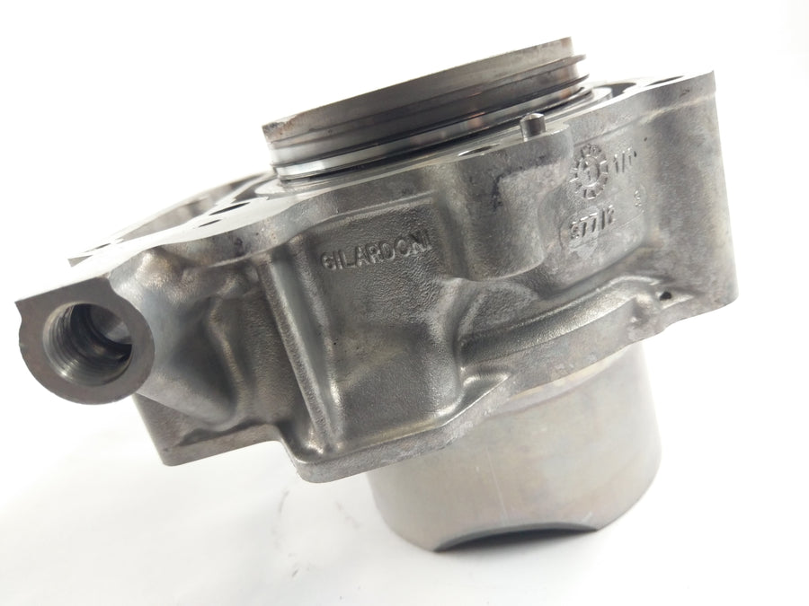 Aprilia RST 1000 Futura [2004] - cylinder with pistons