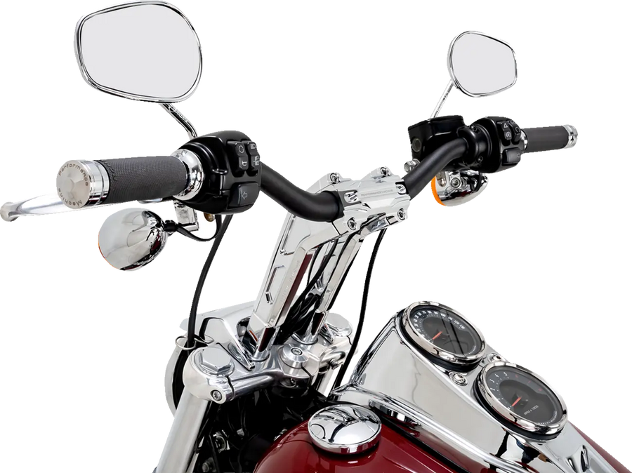 Harley-Davidson Street Bob [PERFORMANCE MACHINE (PM)] – Kit Phatbar et Riser