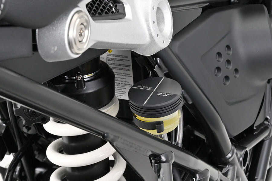 BMW S 1000 XR [Daytona] - rear main cylinder cover