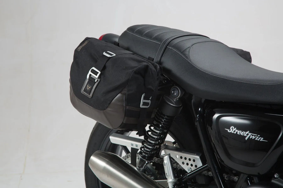 Triumph Street Twin 900 [SW-MOTECH] – Vista laterale LC del sistema di borse laterali Legend