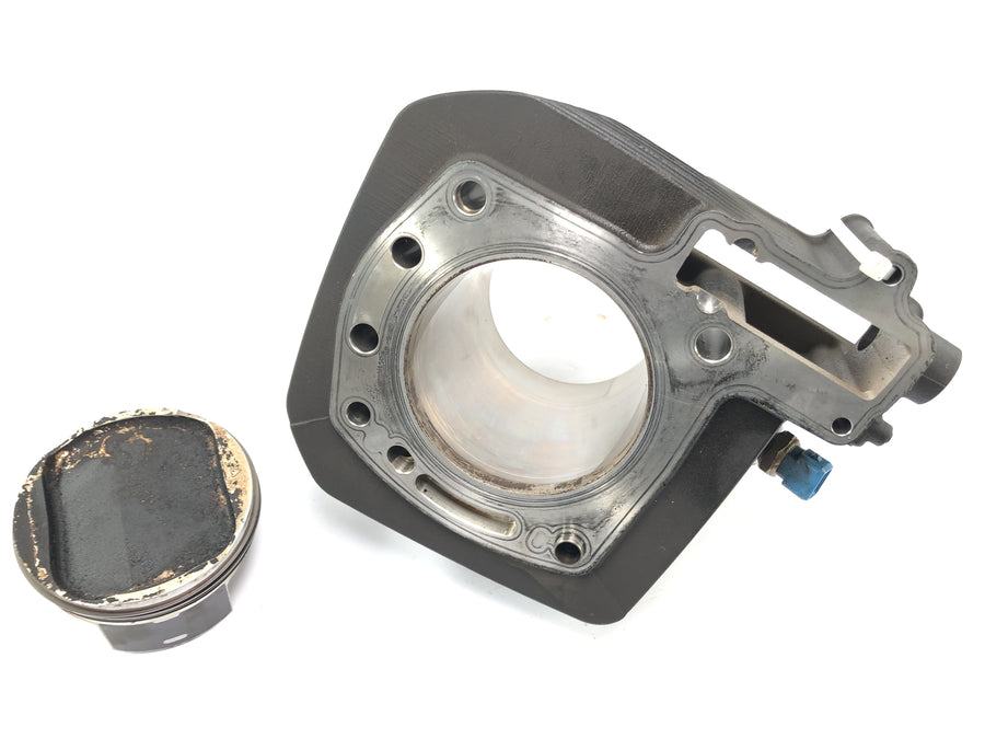 Moto Guzzi Stelvio 1200 4V [2009] - cylinder with pistons on the right