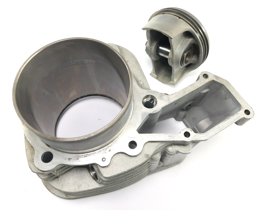 BMW R 1100 S R2S [2000] - cylinder with piston on the left
