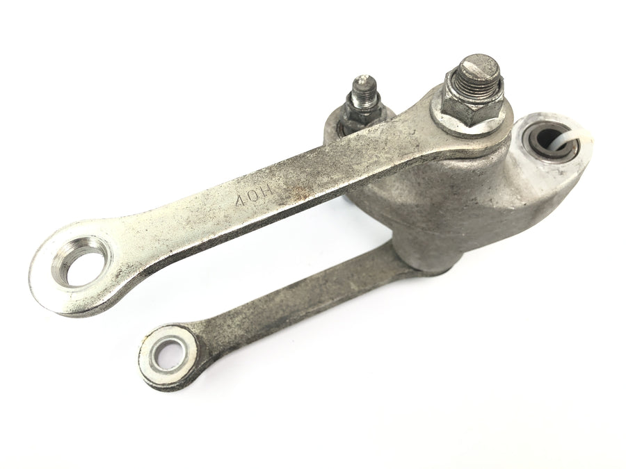 Suzuki VZ 1500 WVCU [2011] - Swingarm deflection shock absorber mount