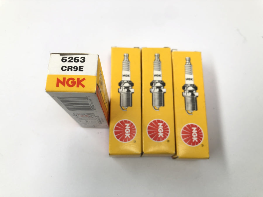 Suzuki GSX-R 1100 W GU75 C [1994] - raccolta minuteria candele set riparazione carburatore guarnizioni scarico cuscinetti