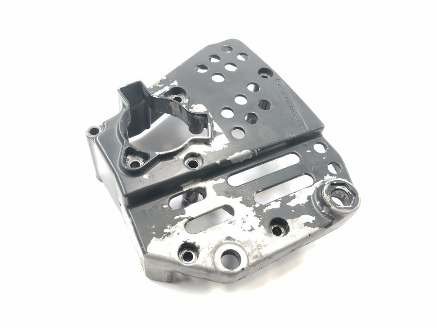 Suzuki GSX R 1100 GU74C [1987] - sprocket cover, engine cover, clutch holder