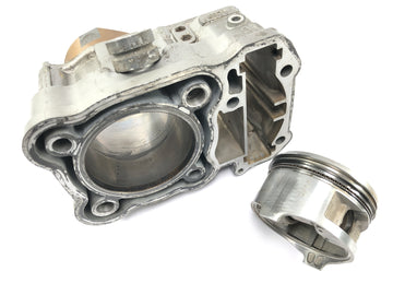 Honda XRV 750 Africa Twin RD04 [1990] - cylinder with piston at the front - 0