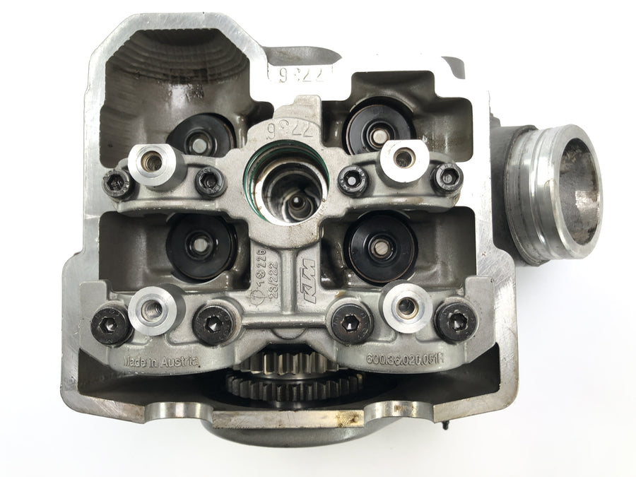 KTM 950 SM LC8 [2008] - culasse à l'arrière