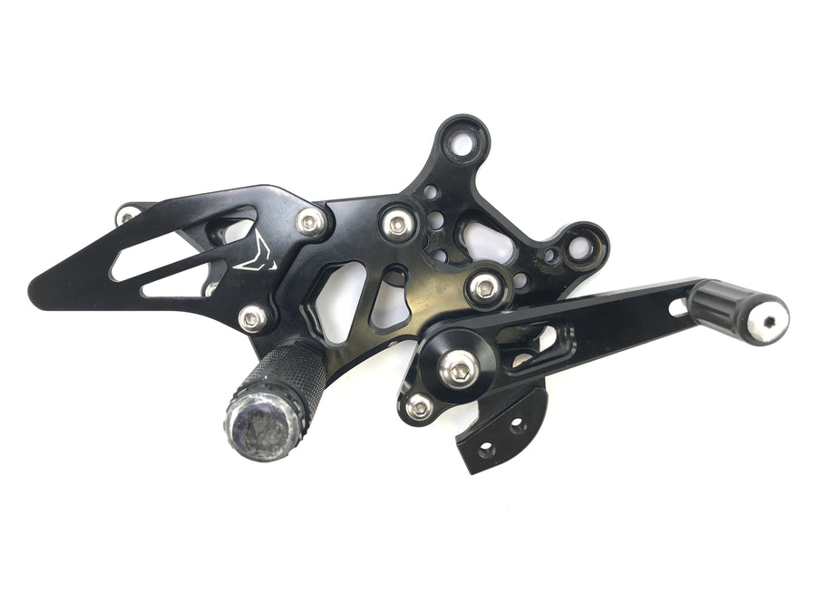 Aprilia RSV4 1000 [2010] - Sistema footrest impostato con pedale di commutazione e pedale del freno
