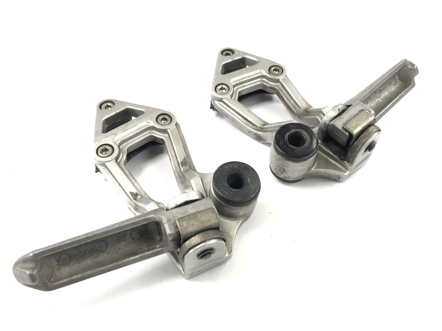 Kawasaki ZX -10 ZXT00B [1990] - footrest facility socius footrests on the left and right