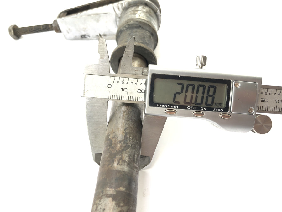 Honda CB 650 RC03 [1981] - Rear axle with chain tensioner