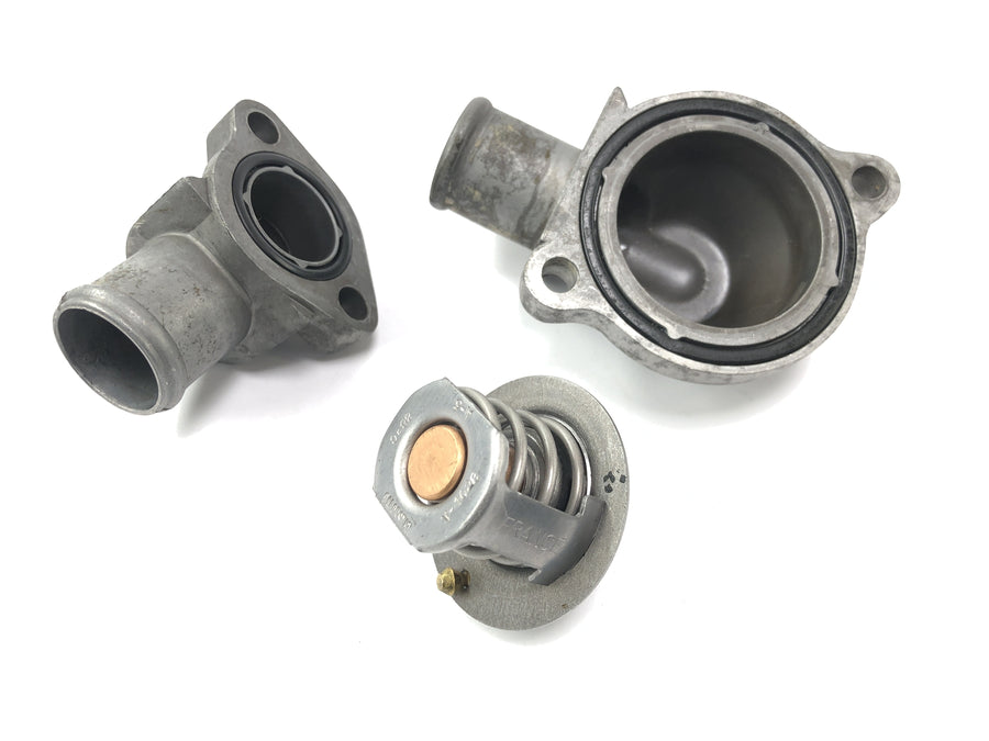 Triumph Sprint ST 1050 [2005] - Thermostat cooling water control Thermostat housing