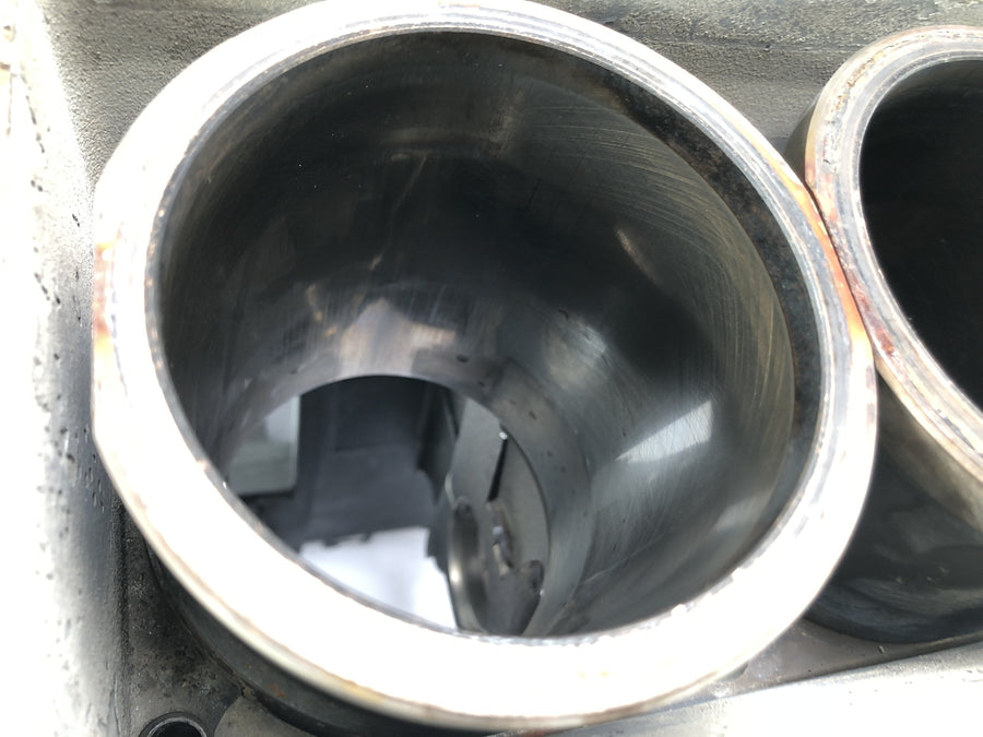 Triumph Daytona 900 T300 [1993] - Motor housing empty housing with running sockets and pistons