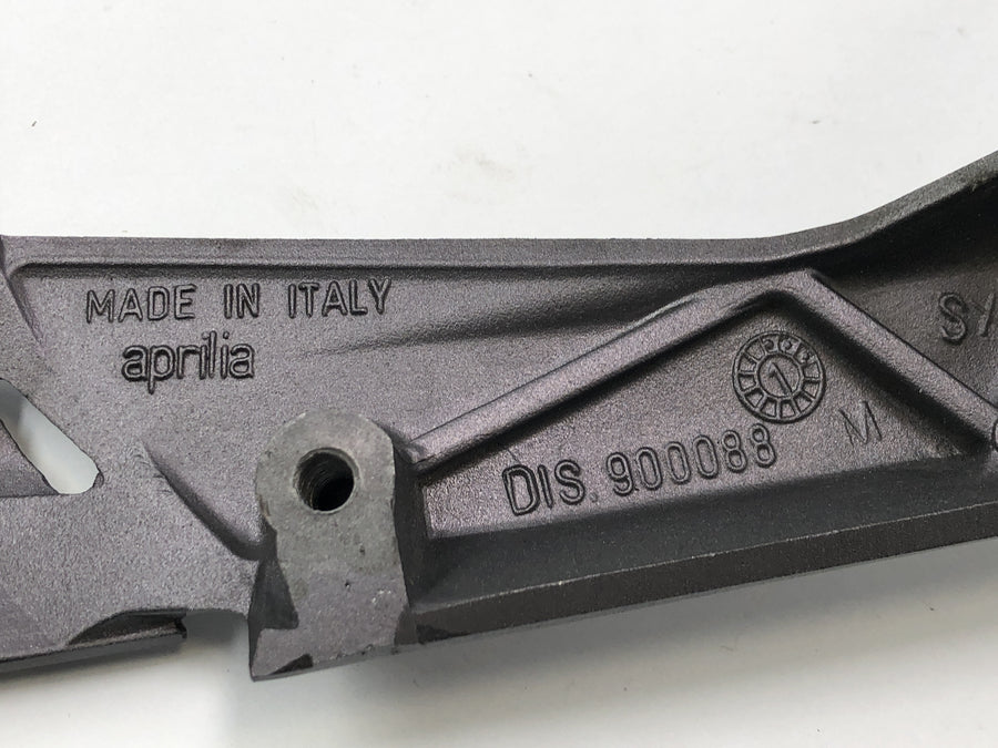 Aprilia RST 1000 FUTURA [2002] - Porta pediatrica a sinistra con titolare del porta poggiapiedi a sinistra