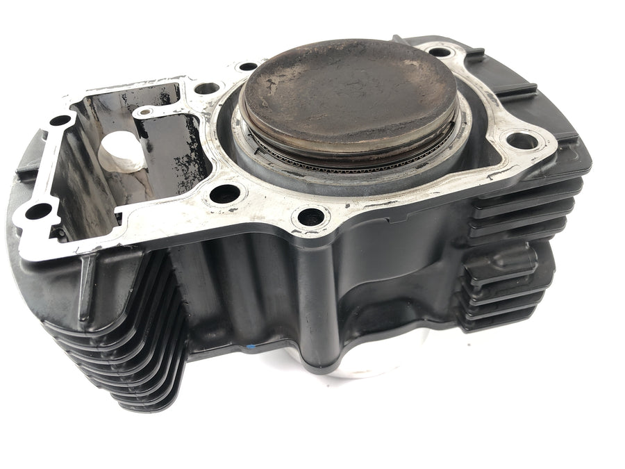 Suzuki VZ 1500 WVCU [2011] - Cylindre avec cylindre à piston à l'arrière