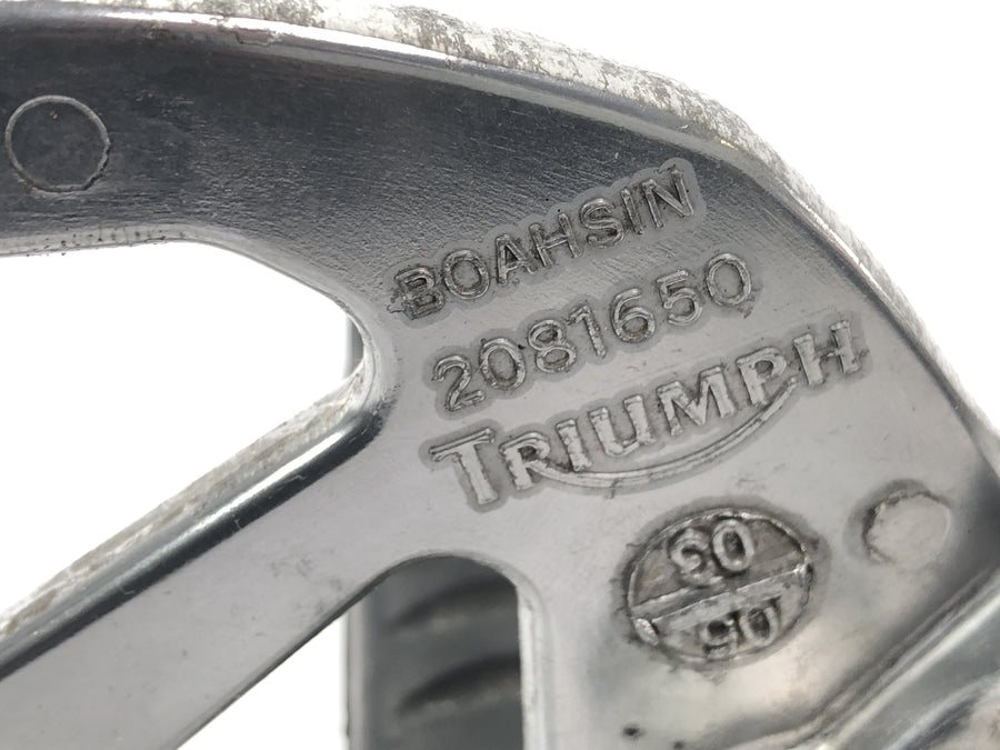 Triumph Sprint ST 1050 [2005] - Footresting system Driver's footrest footremist footrest plate on the left with switching pedal and linkage