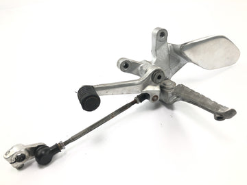 Yamaha YZF 750 R 4HN [1995] - Driver's footrest system on the left with shift pedal and linkage - 0