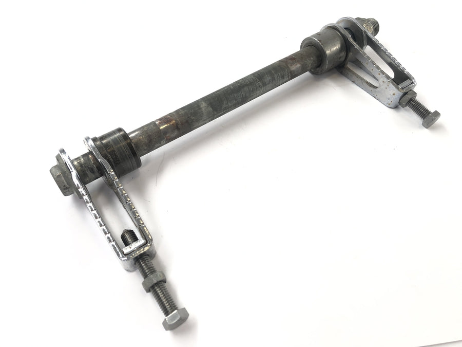 Honda XBR 500 PC15 [1989] - rear axle with chain tensioner