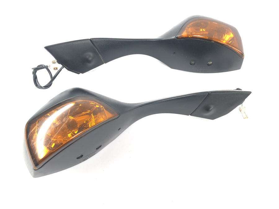 Triumph Sprint ST 1050 [2005] - Miroir clignote sur le signal de virage gauche et à droite