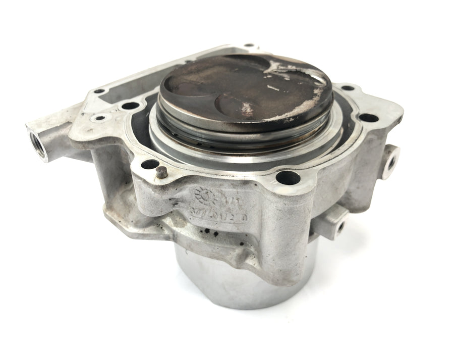 Aprilia RSV 1000 RP Mille [2001] - cylinder with piston at the front