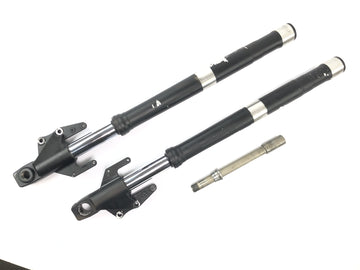 Suzuki VZ 1500 WVCU [2011] - Forcella anteriore forcella telescopica con asse